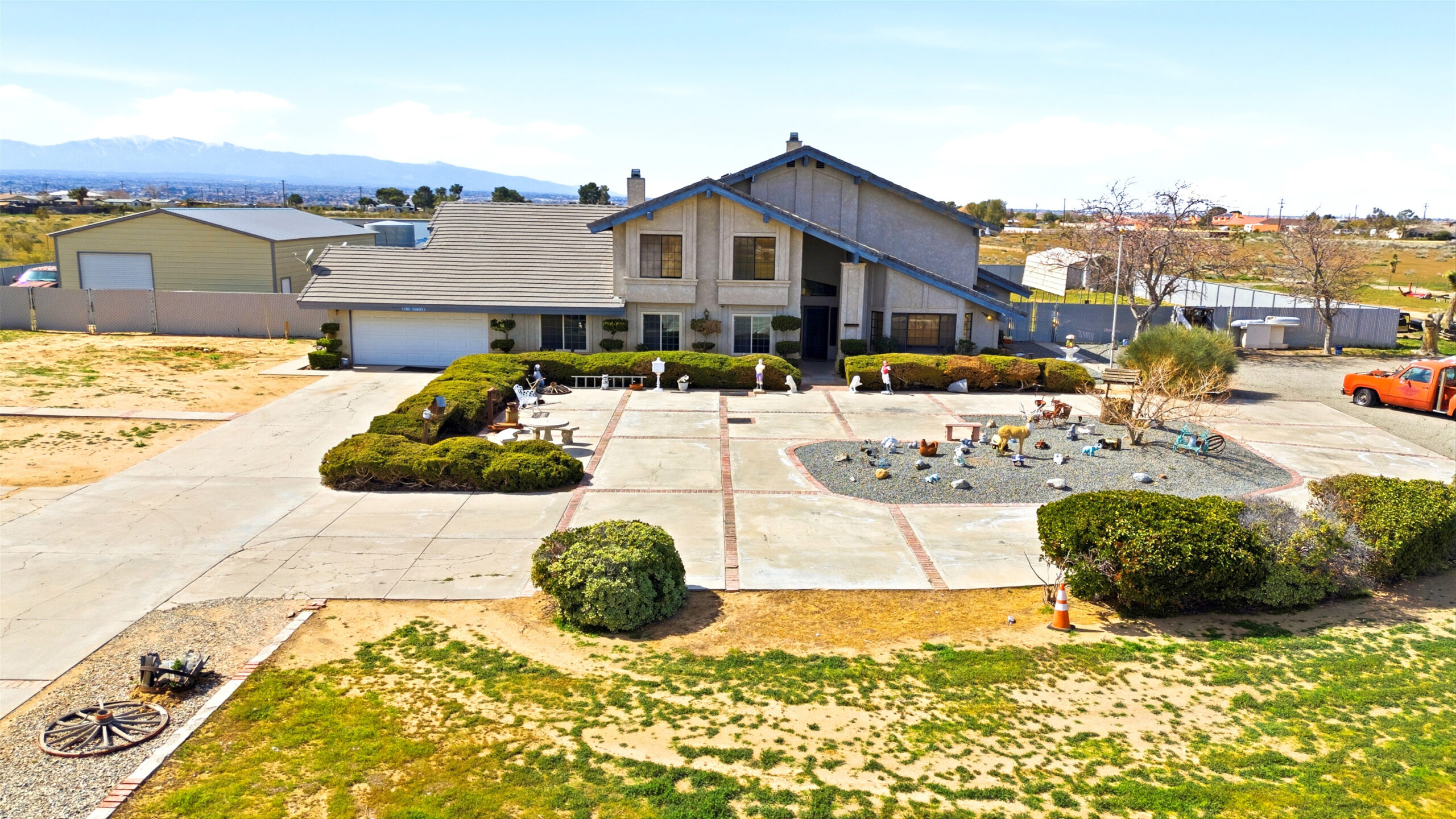 11468 Kiowa, Apple Valley CA 92308 — large multi-generational home on 4.2 acres with 7 bedrooms, 4 baths, detached workshop and wide concrete driveway