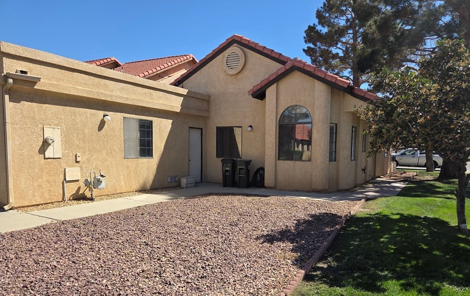 19099 Frances, Apple Valley CA 92308 — single-story 2-bedroom home in Jess Ranch senior community